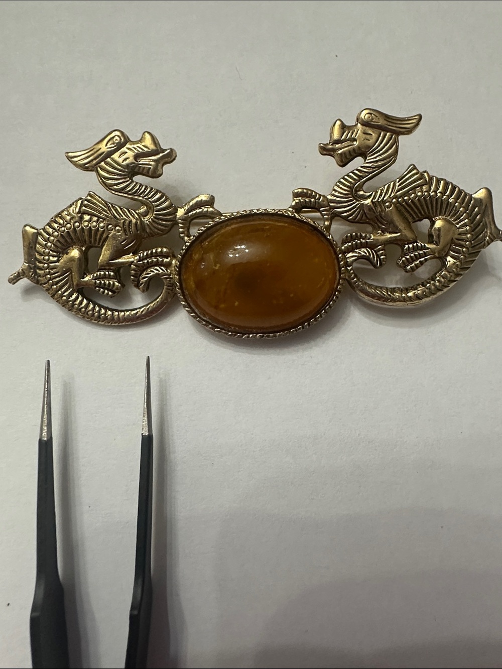 Vintage-Inspired Dragon Brooch with Amber Cabochon - Picture 3 of 5